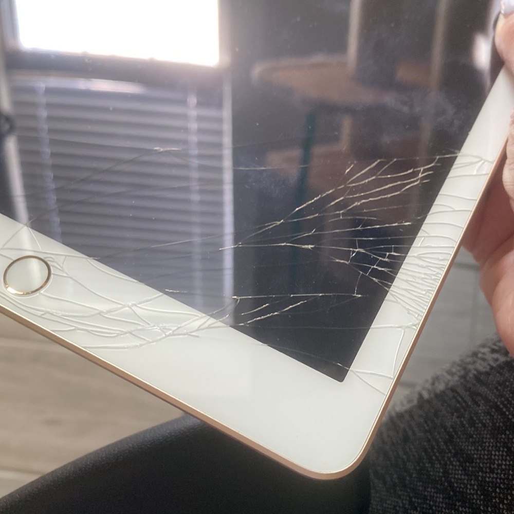 iPad 7th gen 32 GB - Picture 3 of 5